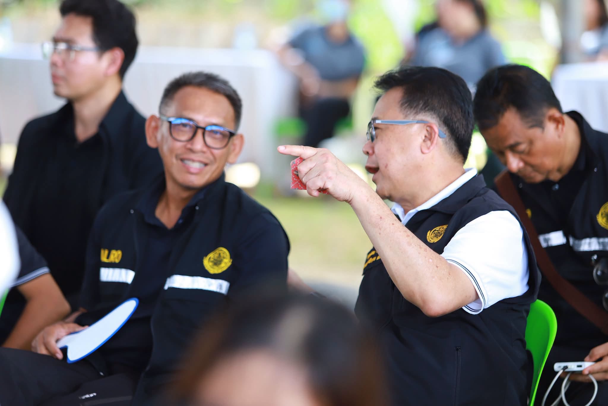 title - เลขาธิการ ส.ป.ก. พร้อมคณะ ร่วมลงพื้นที่กับคณะนายกรัฐมนตรี ติดตามการบริหารจัดการน้ำ เพิ่มศักยภาพระบายน้ำ ลดเสี่ยงน้ำท่วมหาดใหญ่ 